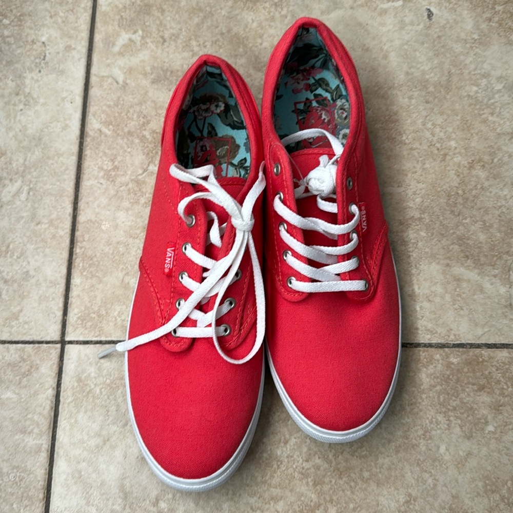 VANS 9.5 CANVAS New without tags